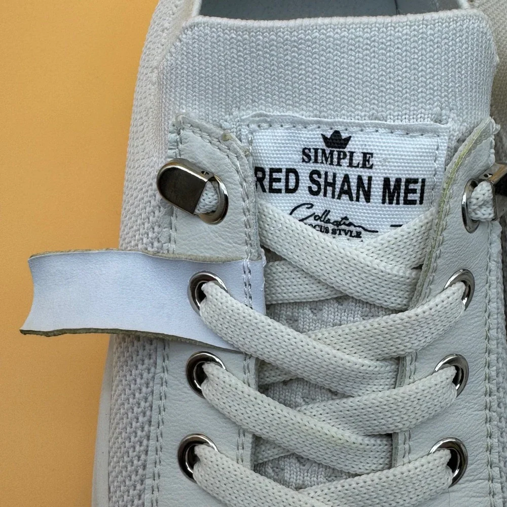 Simple Red Shan Mei White‎ Knit Slip On Women's Sneakers Size US 8 Casual Shoe